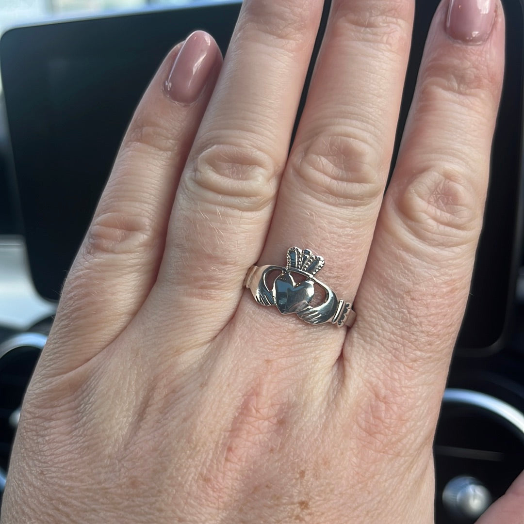 Anillo Claddagh de plata esterlina